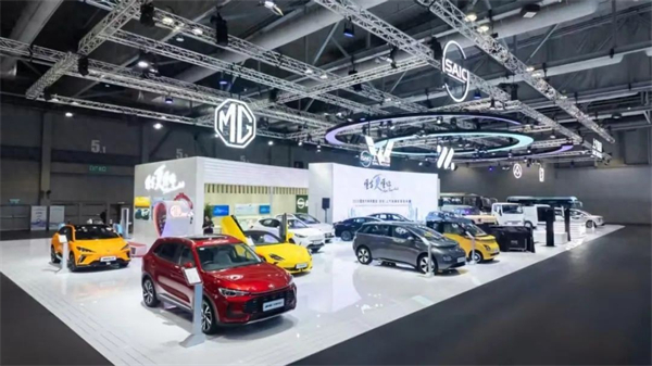 上汽用半年时间，展现出中国汽车“头雁”的变革伟力
