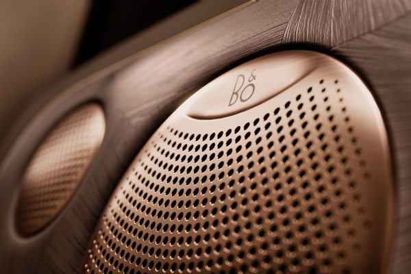 33.69万元起，上汽旗舰?智己LS9正式开启预售 以全球巅峰科技，颠覆30万级大六座SUV格局