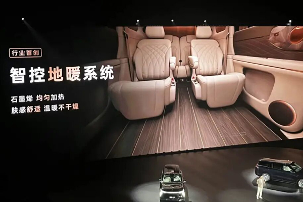 智己拼了！能洗澡还带地暖的旗舰，32.28万开卖